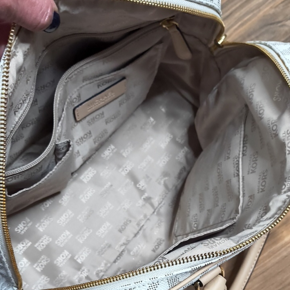 Michael Kors Beige Shoulder Bag - Picture 12 of 17